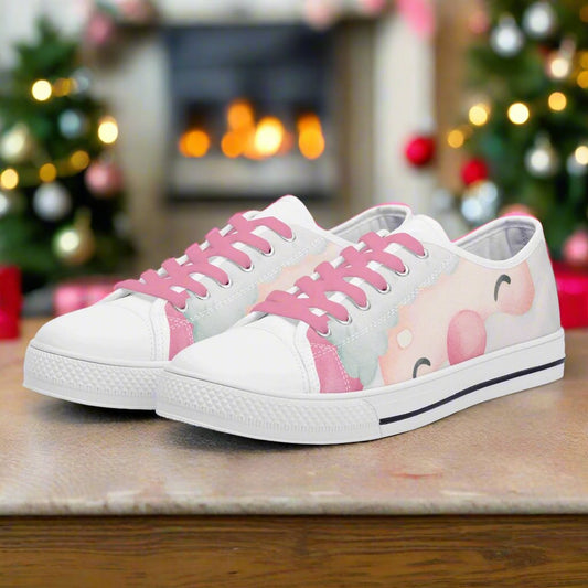 PINK CHRISTMAS Womens MD Low Top Pink Santa Canvas Shoes